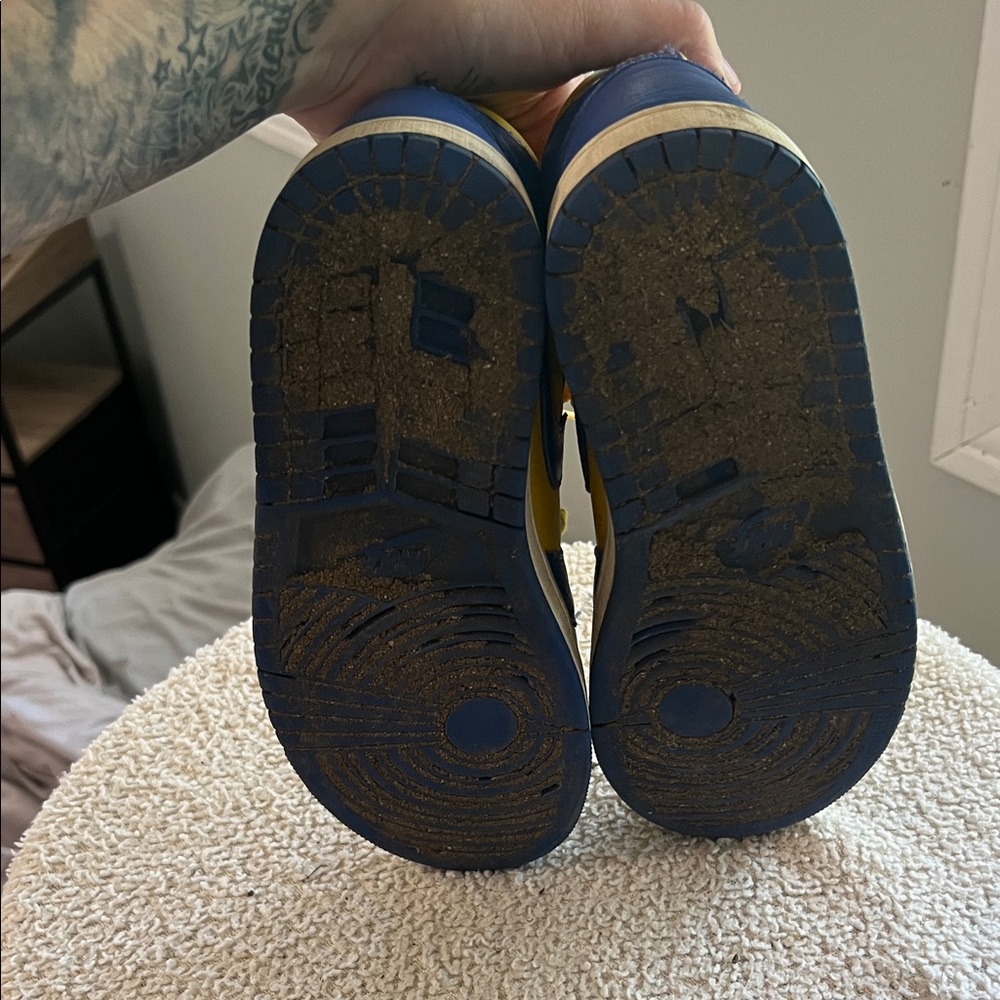 Jordan 1 Retro High OG “Laney” - Picture 4 of 4